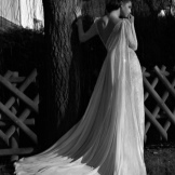 Otvorené zadné svadobné šaty od Gali Halav