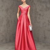 Vakarinė suknelė iš „Pronovias“ raudonos spalvos