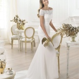 Suknia ślubna z kolekcji FASHION firmy Pronovias z koronką
