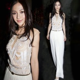 Balta vakara kleita no Ķīnas