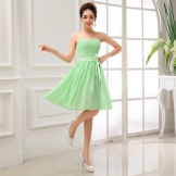 Ανοιχτό πράσινο φόρεμα για τα κορίτσια του τύπου άνοιξης