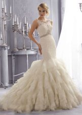 Сватбена рокля на русалка с влакче с вертикални дръжки