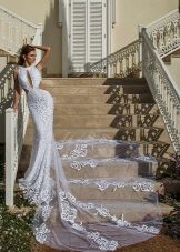 فستان زفاف مع تخفيضات وقطار