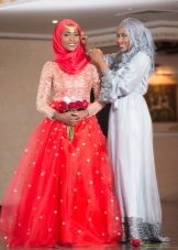 Subtili raudona musulmonų vestuvinė suknelė