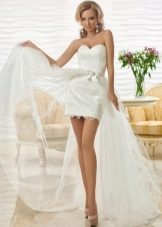 Krátke čipkové svadobné šaty od Oksana Mukha