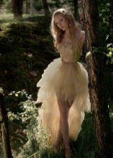 Дантелена къса сватбена рокля с подвижна пола