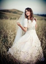 Прозрачни ръкави сватбена рокля