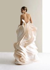 فستان زفاف من انطونيو ريفا مع تنورة كاملة