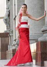 Vestuvinė suknelė su raudonu sijonu ir diržu iš „Edelweis“ mados grupės
