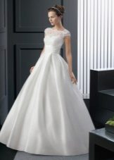 Uzavreté nádherné svadobné šaty