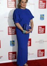 Vestido de noche azul para mujer de 50 años.