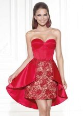 Trumpa raudona Tariko Edizo vakarinė suknelė
