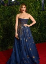 Jennifer Lopez vestido de noite azul com bordado