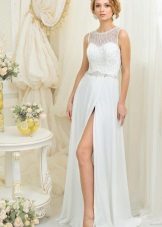 Wedding dress with a slit is not magnificent