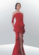 Đầm dạ hội ngắn phía trước lưng đỏ dài.