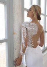 Vestuvinė suknelė su atvira nugaros iliuzija iš Ricky Dalal 2016 m