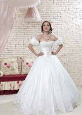 Wedding dress with puff sleeves from the Love & Lacky collection