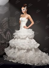 За да бъдете булка 2013 сватбена рокля с многоетажна пола