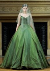 Žalia pūkuota vestuvinė suknelė