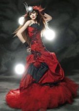 czerwona i czarna suknia ślubna