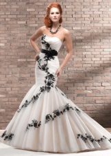 melnu mežģīņu kāzu kleita