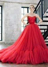 Червена шифонена вечерна рокля