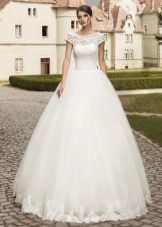 Full-length short sleeve wedding dress