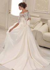 A-line wedding dress with bow