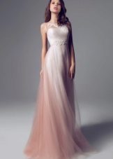 Бяла и розова сватбена рокля
