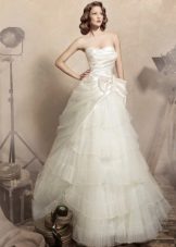 Vestido de novia con volantes de la colección De camino a Hollywood