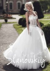 Hochzeitskleid mit transparentem Korsett von Slanowski