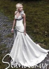 Spalvota inkrustuota vestuvinė suknelė