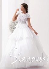 Svieža svadobné šaty s vrstvenou sukňou