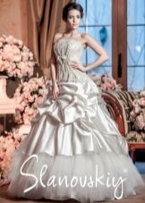 Une robe de mariée jupe ajustée