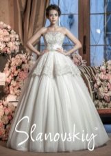 Γαμήλιο φόρεμα με βασκικές από το Slanowski