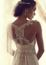 فستان الزفاف مع أحجار الراين من آنا كامبل