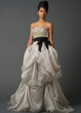 Vera Wong svatební šaty z kolekce 2011 a-line