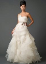 فستان زفاف فيرا وونج من مجموعة 2011 مع حزام ملون