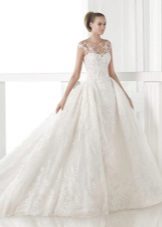 A magnificent wedding white dress from Pronovias