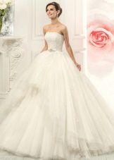 A magnificent wedding dress white from Navibl