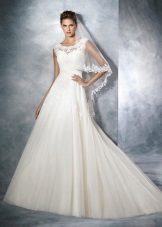 Biała suknia ślubna o linii A