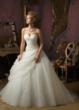 Пищна сватбена рокля на Мори Лий слоеста