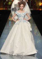 „Dior“ vestuvinė suknelė su mėlynais siuvinėjimais