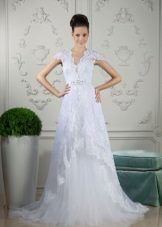 Gaun pengantin dari Tanya Grieg dengan renda