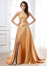 Ilga suknelė aukso spalvos
