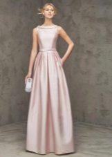Бледо розова рокля