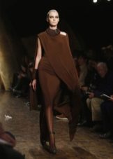 Nydelig mørk brun kjole