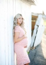 Фотосесия на бременна жена в рокля