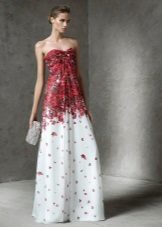 Balta suknelė su raudonu gėlių atspaudu
