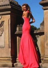 שמלה ארוכה עם רכבת בצבע אדום
